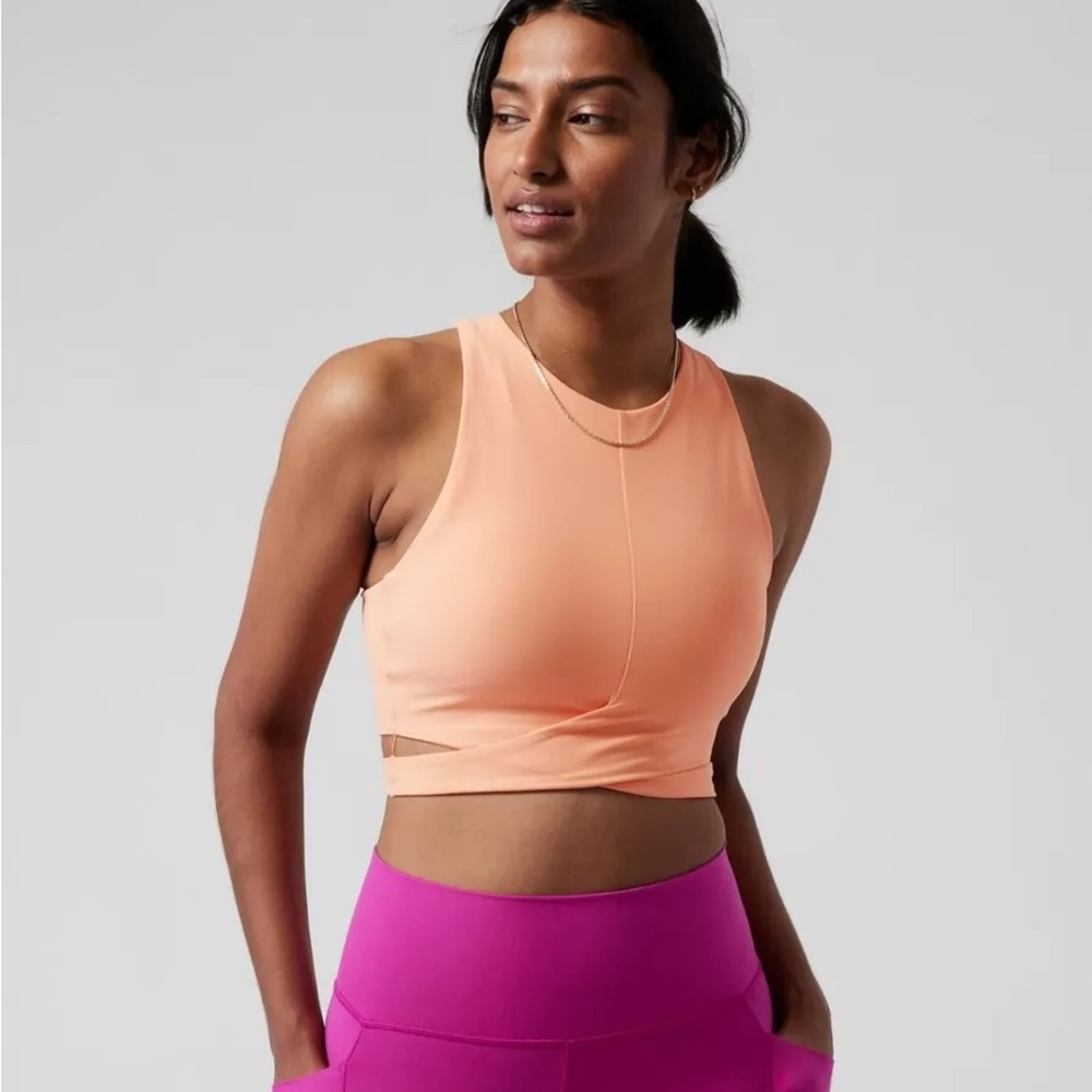 NWT. Athleta Conscious Crop top with built in sports bra. Size Large (D-DD)